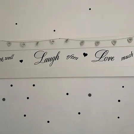 Ifju-lak 1 Vendeghaz Daire